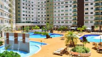 Piscina interna, piscina externa