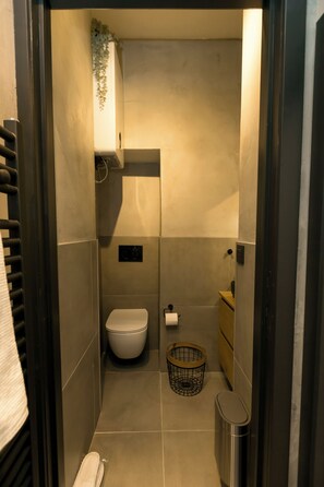 Hair dryer, towels, soap, toilet paper - Golden Dove Apartment 0 (Elsene)