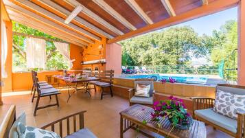 House | Outdoor dining