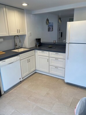 Cookware/dishes/utensils