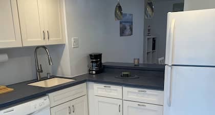Charming 2-bedroom unit in Long Branch, NJ. - Just two min drive to the beach!