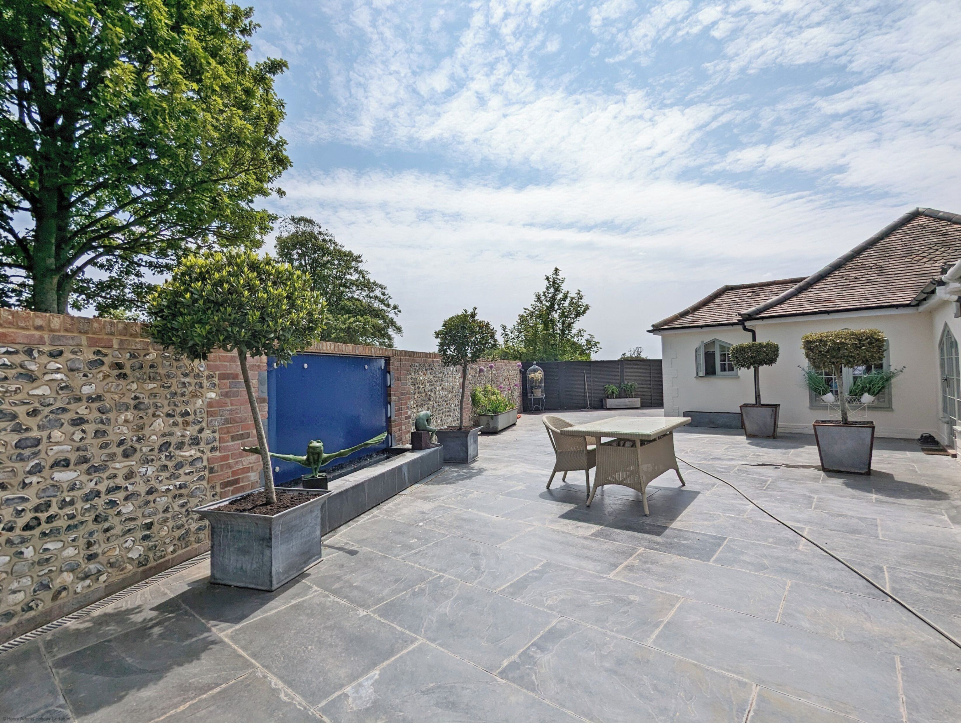 Rumah | Tempat makan outdoor