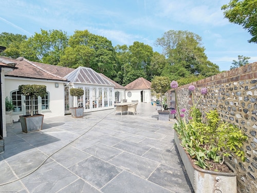 Unique Stay for Large Groups - Please Enquire!