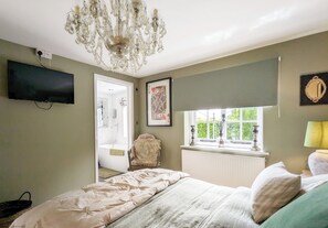 House | 4 bedrooms, free WiFi, bed sheets - Unique Stay for Large Groups - Please Enquire! (Chichester)