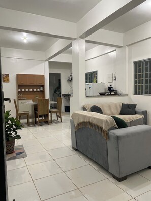 Una Smart TV, libros