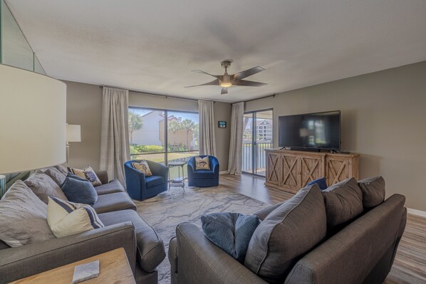 Condo, Multiple Beds, Balcony (Edgewater Golf Villa 2107) | Living area | 50-inch flat-screen TV with digital channels