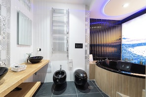 Luxury Studio Suite, Hot Tub, Annex Building (Piazza Mercato 45) | Bathroom | Shower, free toiletries, hair dryer, towels