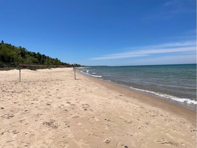 Cottage in the woods-Lake MI access