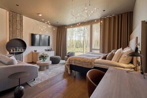 1 bedroom, premium bedding, minibar, in-room safe