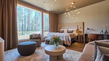 1 bedroom, premium bedding, minibar, in-room safe