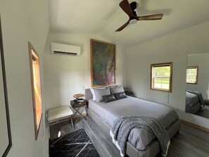 1 bedroom, free WiFi, bed sheets - Alpaca Cabin #1 (Audubon)