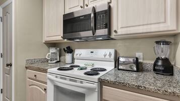 Condo, Multiple Beds, Balcony, Garden View (Horizon South 77C) | Private kitchen | Fridge, microwave, oven, stovetop