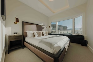 3 bedrooms, iron/ironing board, free WiFi, bed sheets - Luxury Penthouse by InvitedHome | Wilson View, Walk to Hike, Gondola, and Shops (Mountain Village)