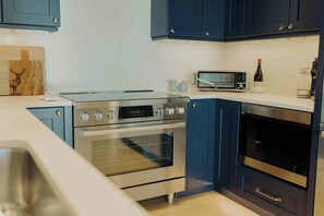 Fridge, microwave, oven, stovetop - Luxury Penthouse by InvitedHome | Wilson View, Walk to Hike, Gondola, and Shops (Mountain Village)