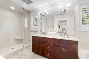 Shower, hair dryer, towels - Private Pool! Serene 4/4 Sleeps 14! (Santa Rosa Beach)