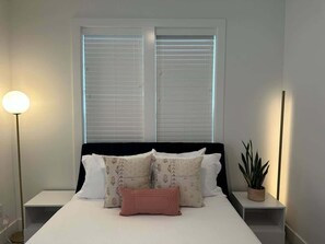 2 bedrooms, iron/ironing board, free WiFi, bed sheets - The Hall Haus - Rooftop Oasis (Nashville)