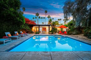 Et oppvarmet basseng