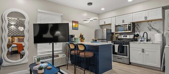 Cozy Queen Bed + Sofa Bed Studio | Free Parking | Mins to DT | VAMC | UTHSC