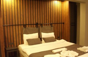 Premium bedding, Select Comfort beds, minibar, free WiFi
