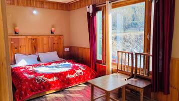 In-room safe, soundproofing, iron/ironing board, free WiFi