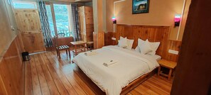 豪華客房 | 房內夾萬、隔音、熨斗/熨衫板、免費 Wi-Fi