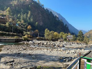 Front of property - Tirthan Holidays Cottage (Banjar)