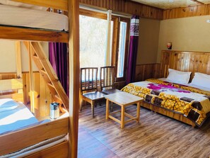 In-room safe, soundproofing, iron/ironing board, free WiFi - Tirthan Riverside Cottage (Banjar)