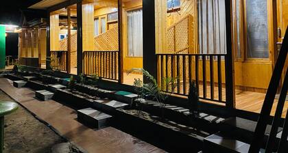 Tirthan Holidays Cottage