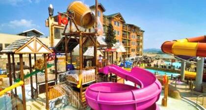 Great Smokies Lodge 1-BR Suite sleeps 4 includes WILDERNESS WATER PARK