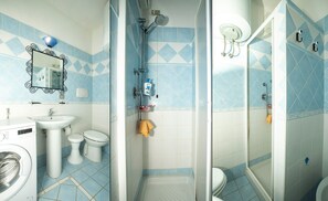 Shower, hair dryer, bidet, towels