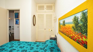 1 bedroom, travel cot, free WiFi, bed sheets