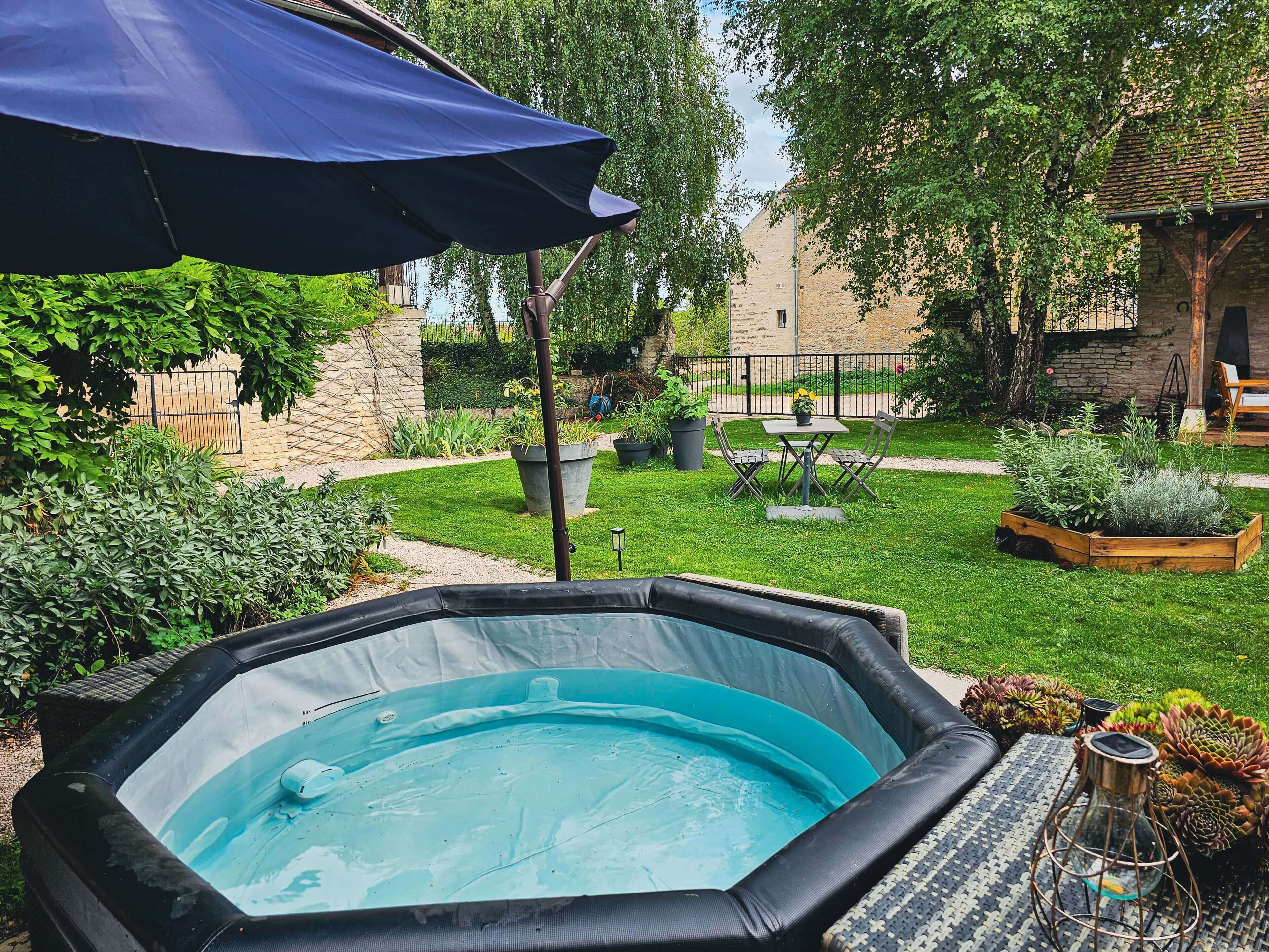 Outdoor spa tub