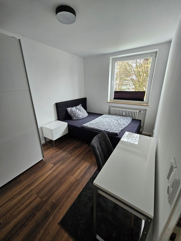 1 bedroom, desk, free WiFi, bed sheets