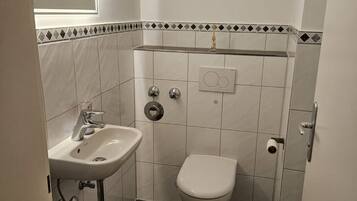 Handtücher, Seife, Toilettenpapier