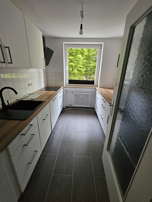 Kühlschrank, Ofen, Herdplatte, Geschirrspüler