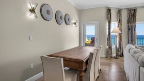 Dining - Legacy 303: Beachfront Retreat on 30a! (Santa Rosa Beach)