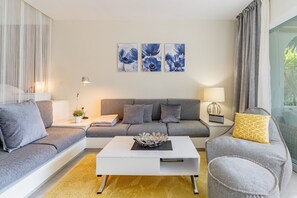 TV - Spacious studio apartment in Miraflores (Mijas Costa)