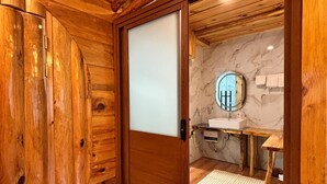 Phòng Suite dành cho gia đình, ban công, quang cảnh núi | Phòng tắm