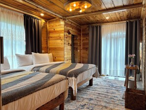 Kamar Quadruple Superior, balkon, pemandangan gunung | Setrika/meja setrika dan Wi-Fi gratis