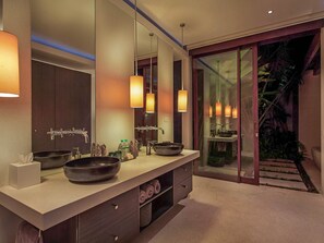 Sèche-cheveux, serviettes fournies