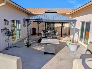 تناول الطعام بالخارج