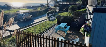 Sea View - 1min to Beach - Dog Friendly - 4 Guests