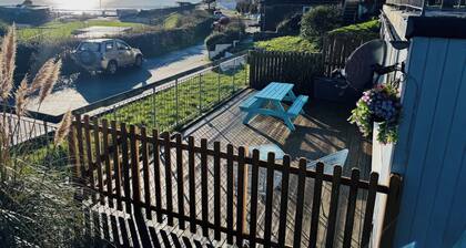 Sea View - 1min to Beach - Dog Friendly - 4 Guests