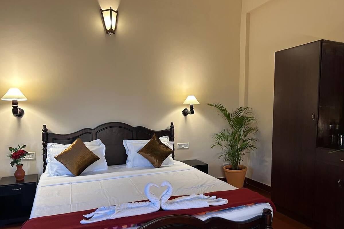 Deluxe Double Room, Pool View