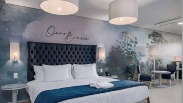 Suíte | Cofres nos quartos, escrivaninha, cortinas blackout, Wi-Fi de cortesia