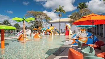 Piscina interna, 3 piscinas externas