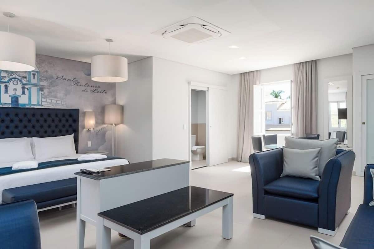 1 bedroom, in-room safe, desk, blackout curtains