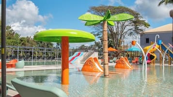 Piscina interna, 3 piscinas externas
