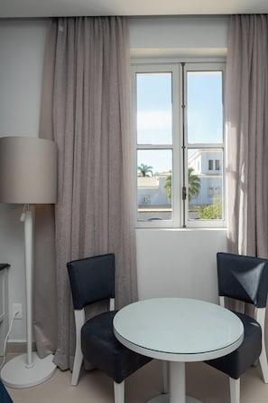Apartamento Preservado | 1 多间卧室、客房内保险箱、办公桌、遮光窗帘