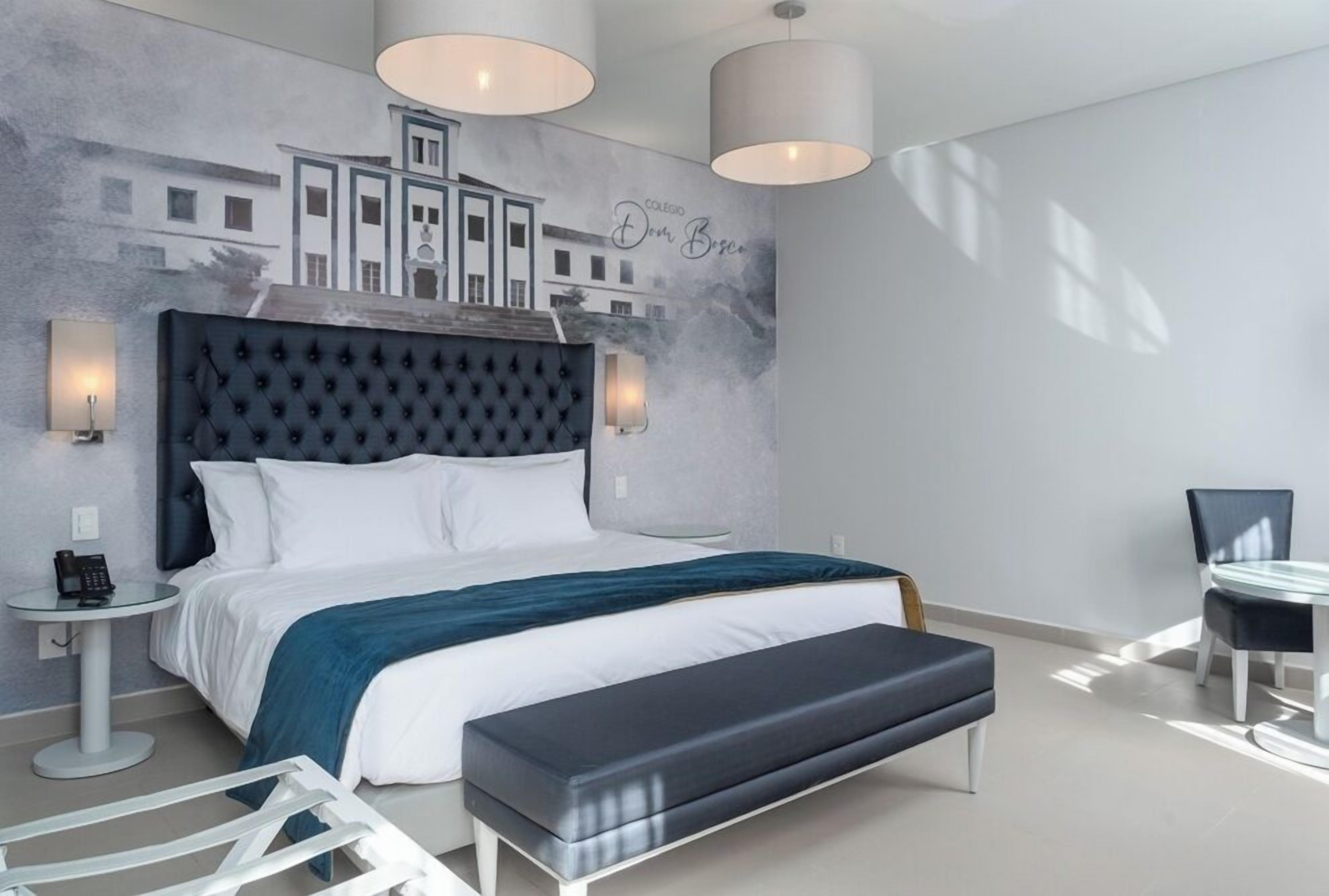 Cofres nos quartos, escrivaninha, cortinas blackout, Wi-Fi de cortesia
